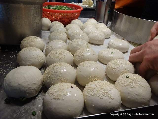 Black Pepper Bun at Raohe Night Market